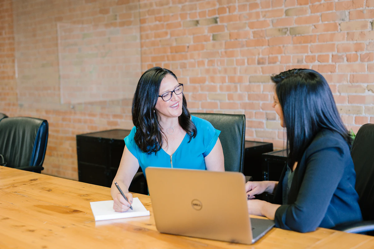 Team planning customer proof while comparing Clientalio and Trustpilot